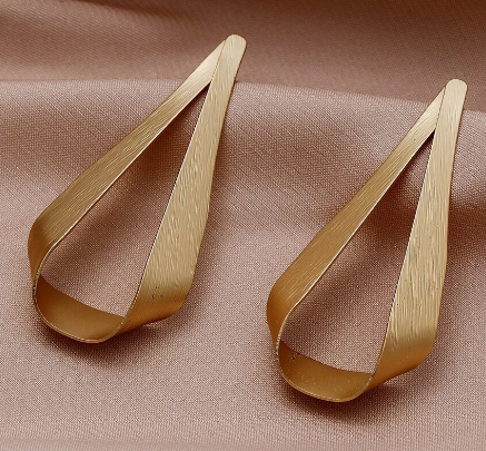 Minimalist Teardrop Earrings